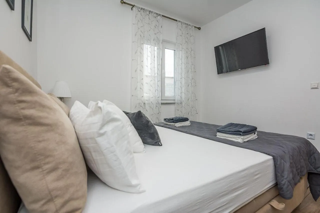 Apartments Kosic Vir 0*,